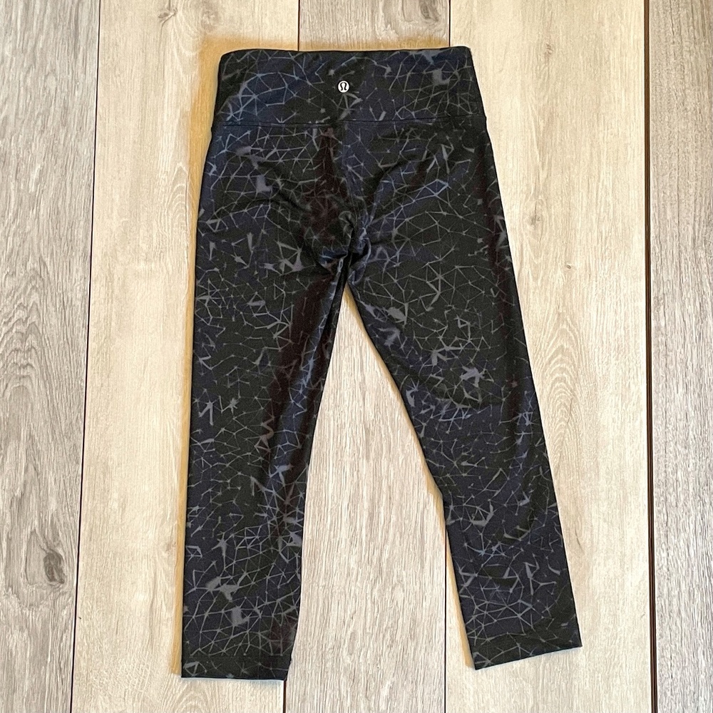 Lululemon Wunder Under Crop size 4 black/grey